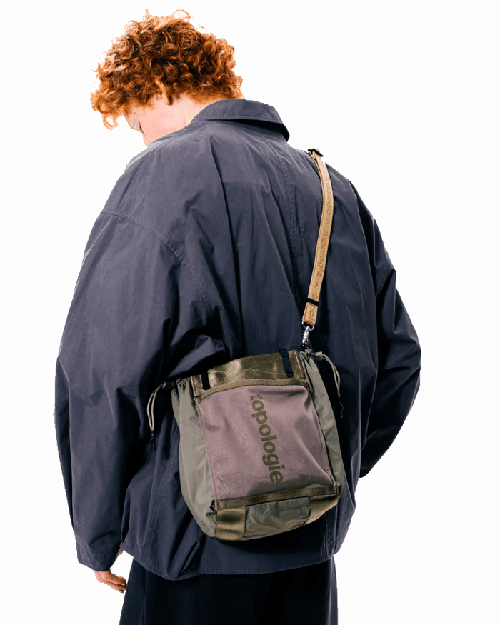 TOPOLOGIE Summit Tote Small Black Tech Sateen – Altell 112